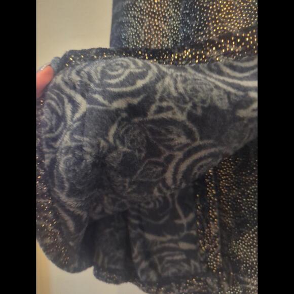 Betsey Johnson ultra soft plush throw - Picture 5 of 8